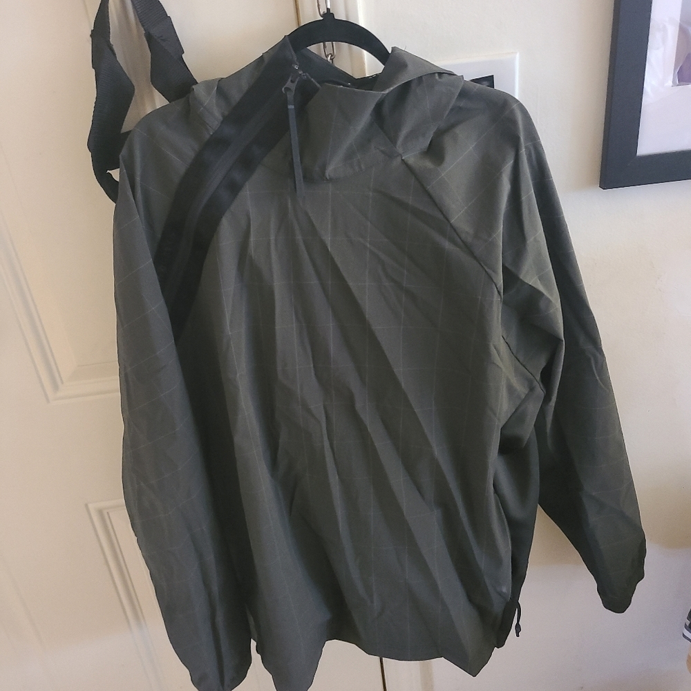 Track Suit By Nike Tech Woven 2.0 Very Watter Resistant. Olive Green